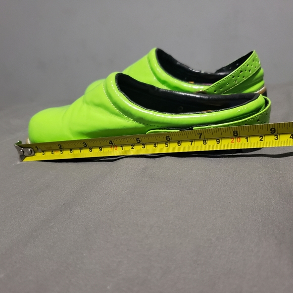 L'Amour lime green clogs with buckle accent kids size 3 - Picture 6 of 11